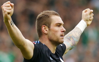Hamburg trụ lại Bundesliga nhờ bàn thắng vàng của Lasogga